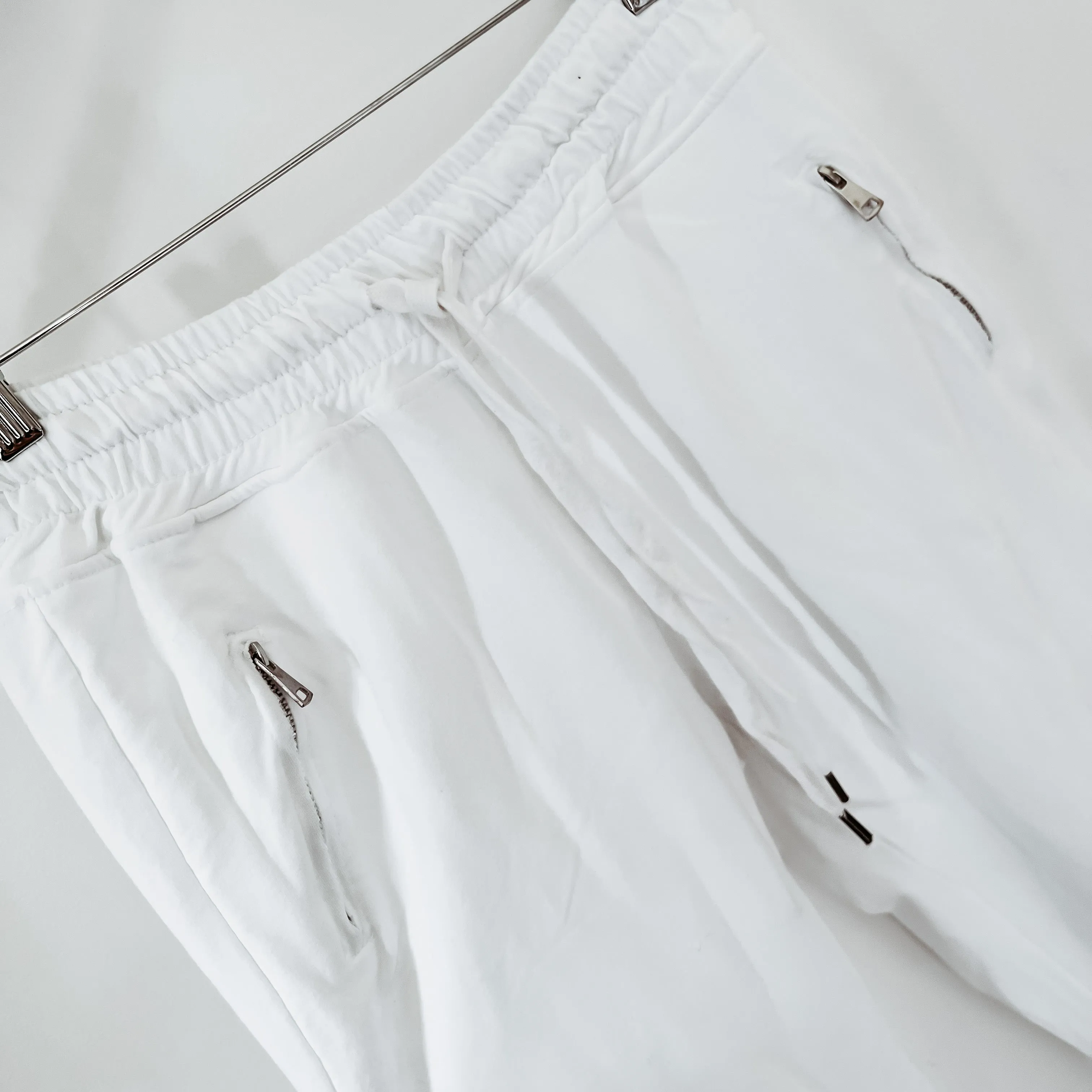 Bright white Supreme jogger jeans *new*