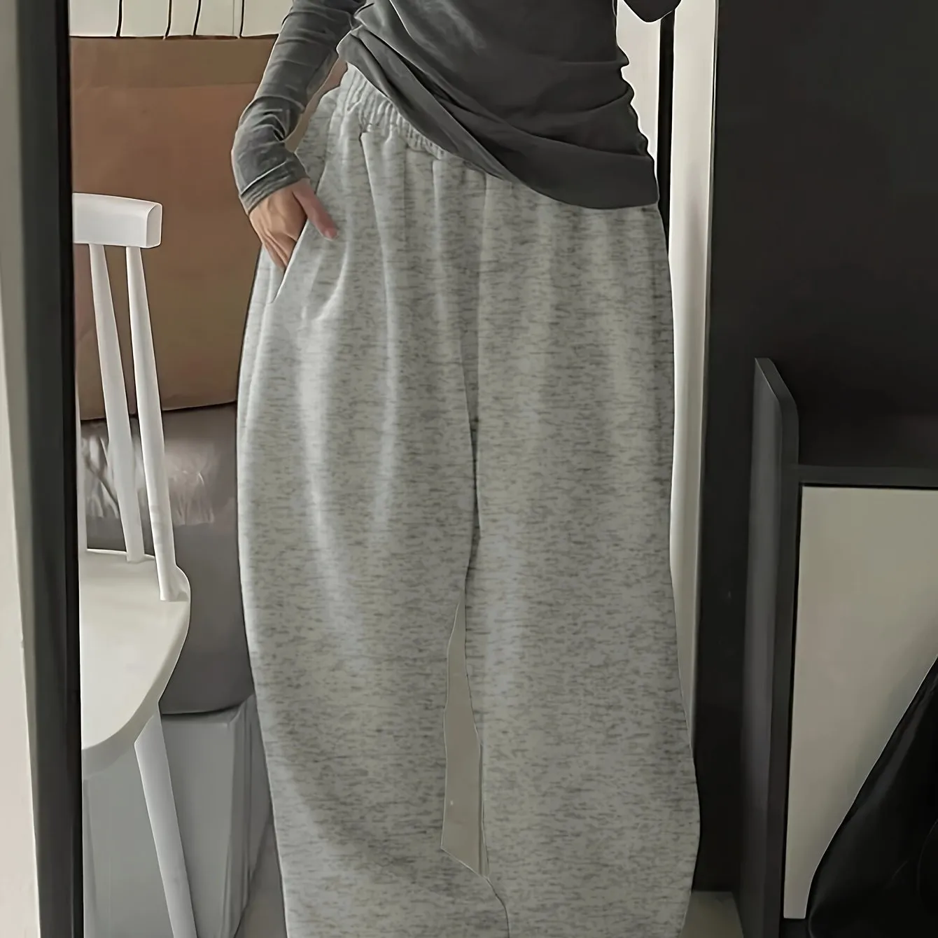 Cozy Fleece-Lined Women's Joggers - Casual & Stylish, Solid Color with Pockets, Perfect for Fall/Winter