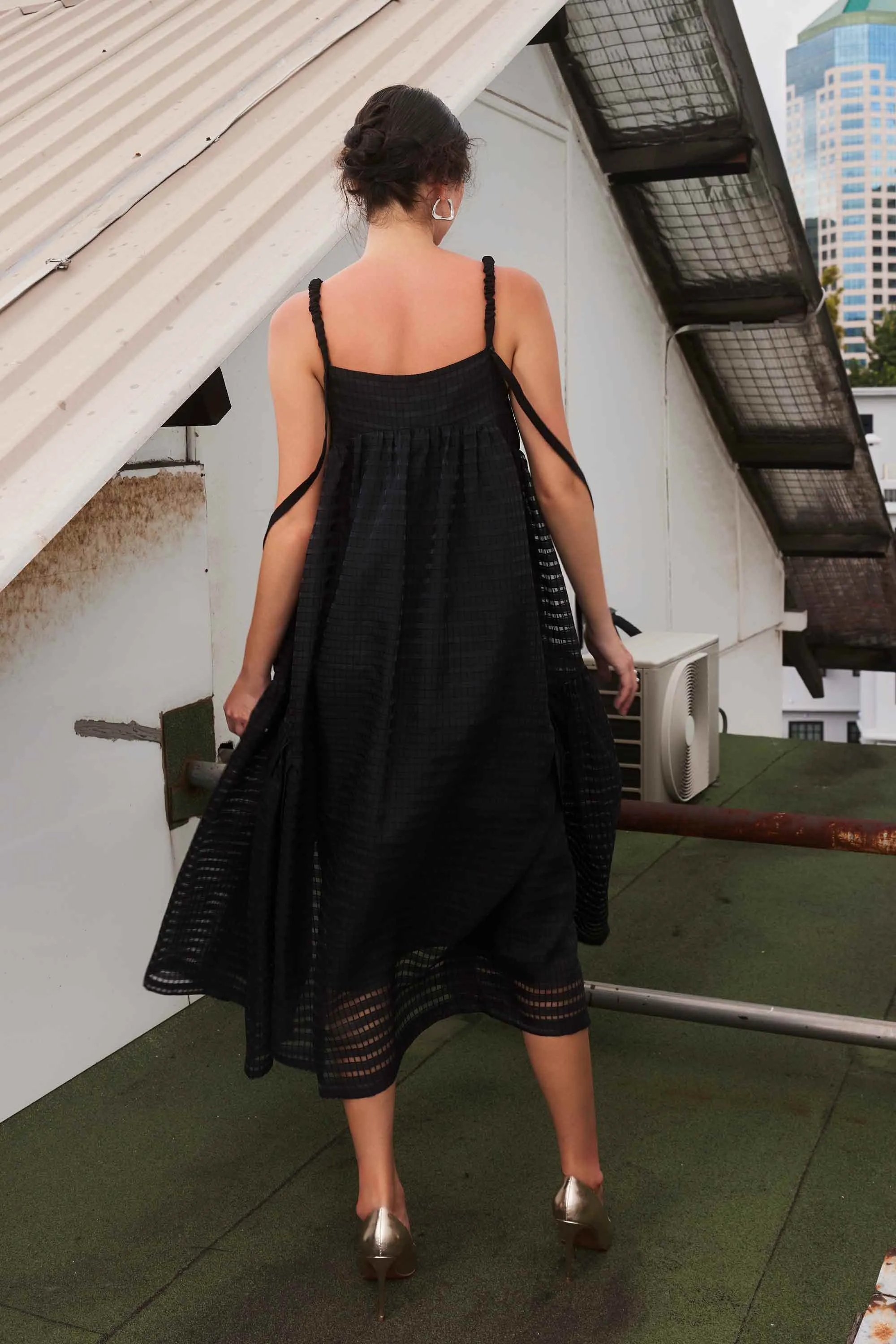 Drawstring Shoulders Billowing Dress (Black)