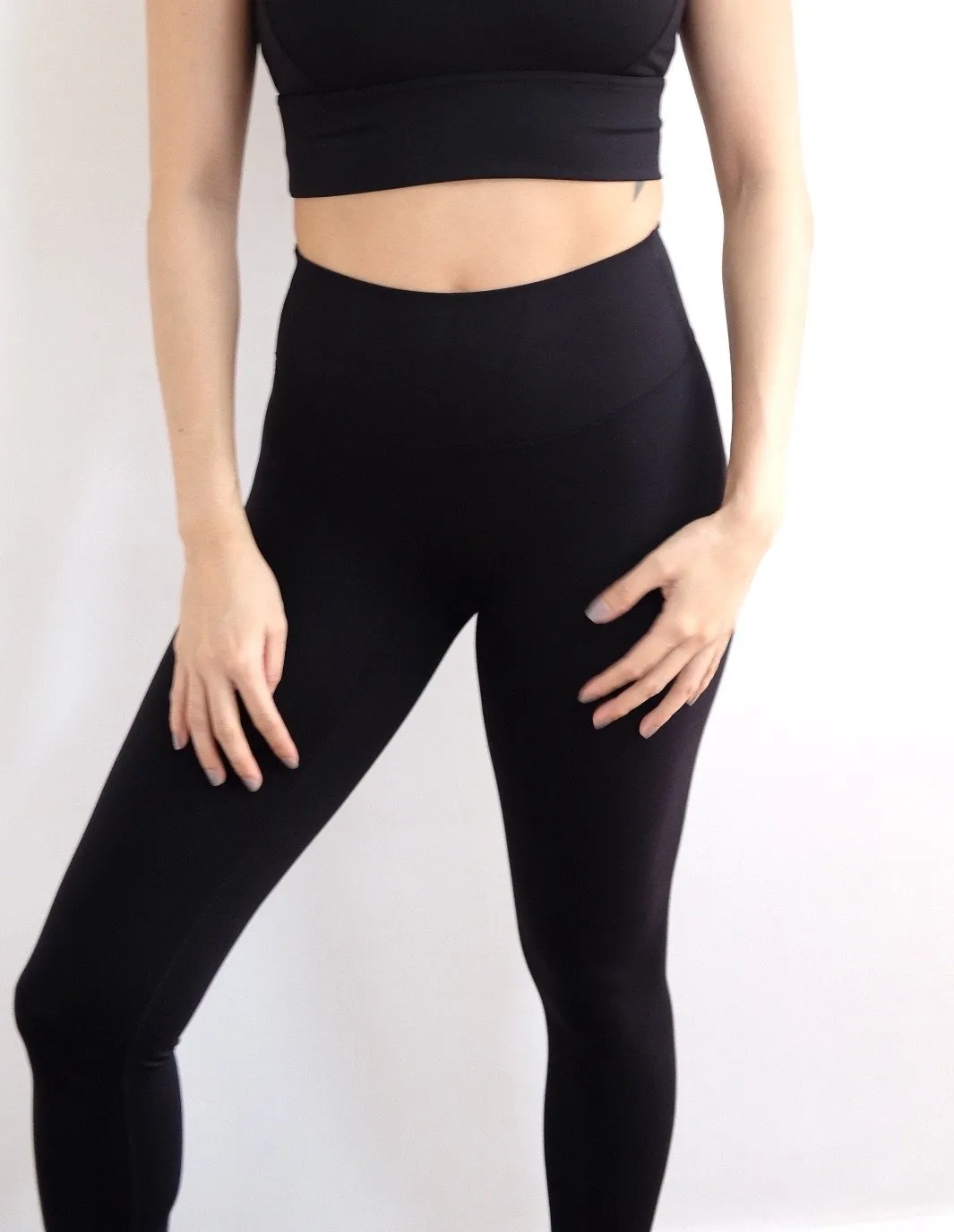 Easy Stretch 7/8 *Seamless Leggings in Black