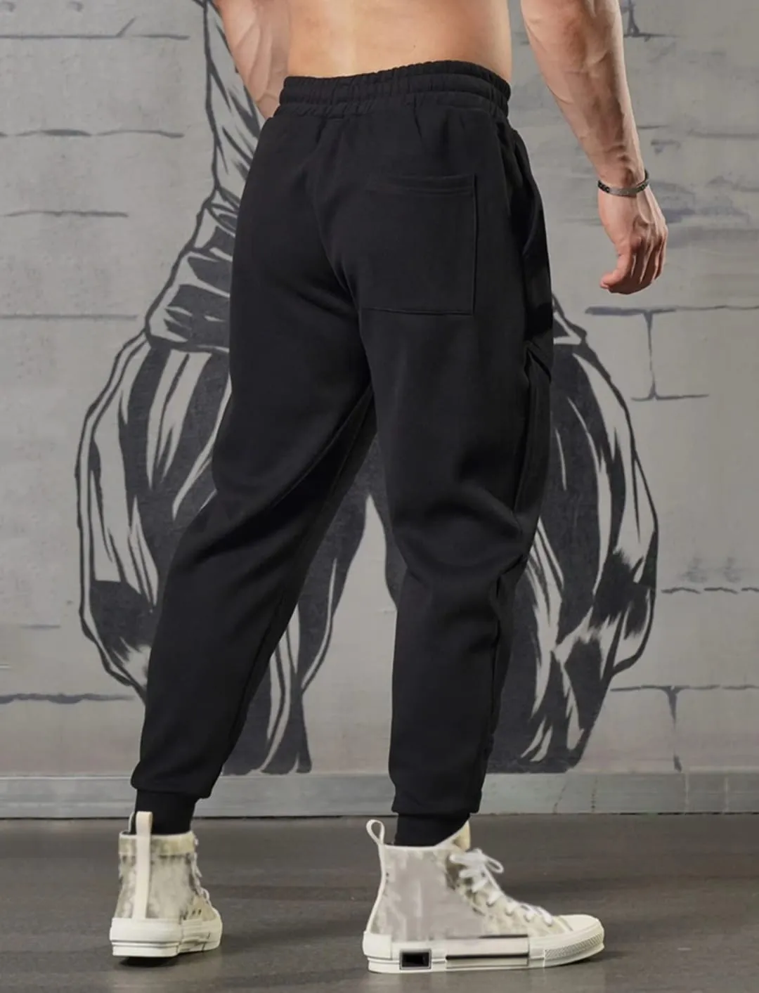 MEN SOLID DRAWSTRING WAIST JOGGERS