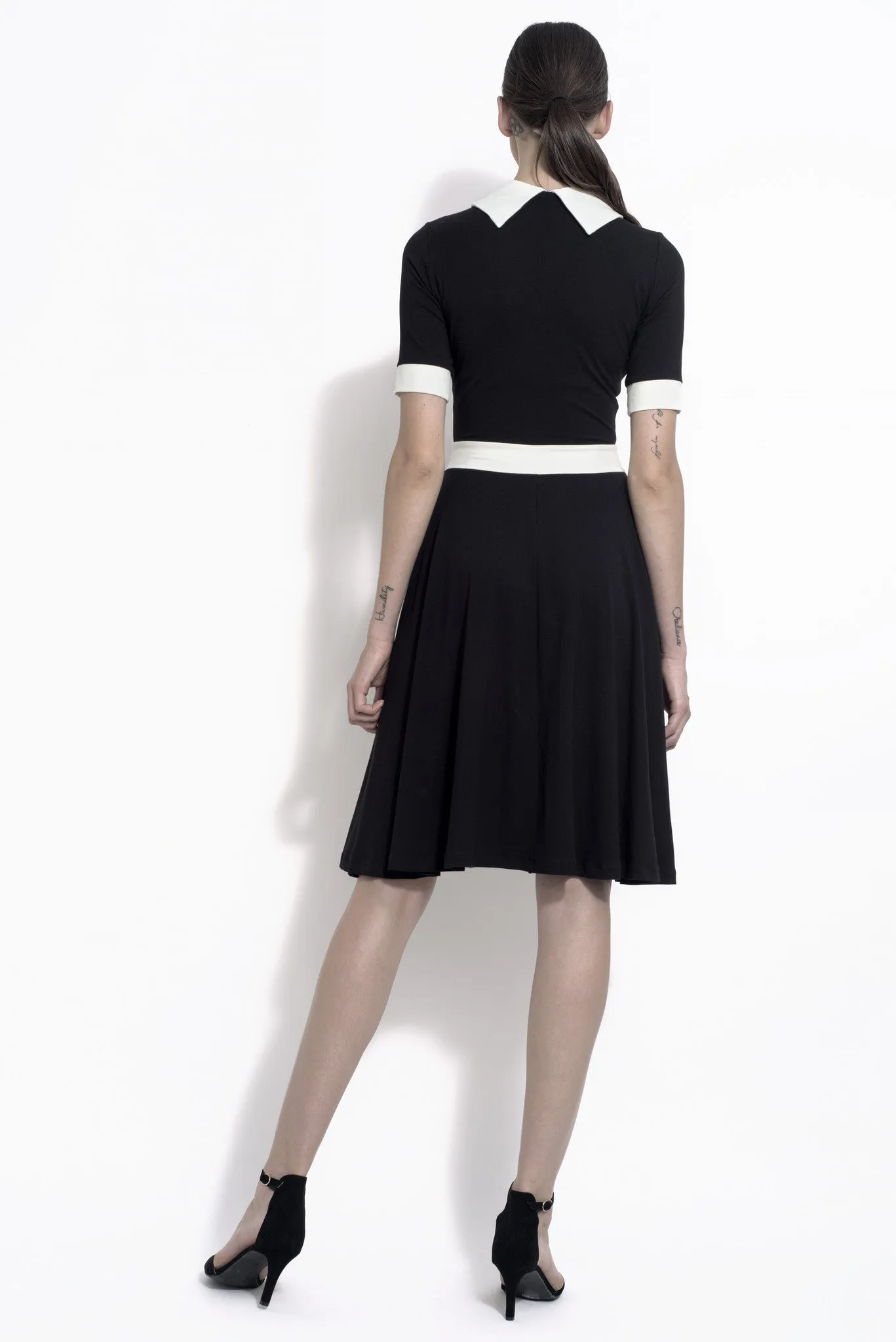 Monika colorblock dress with contrasting collar and waist