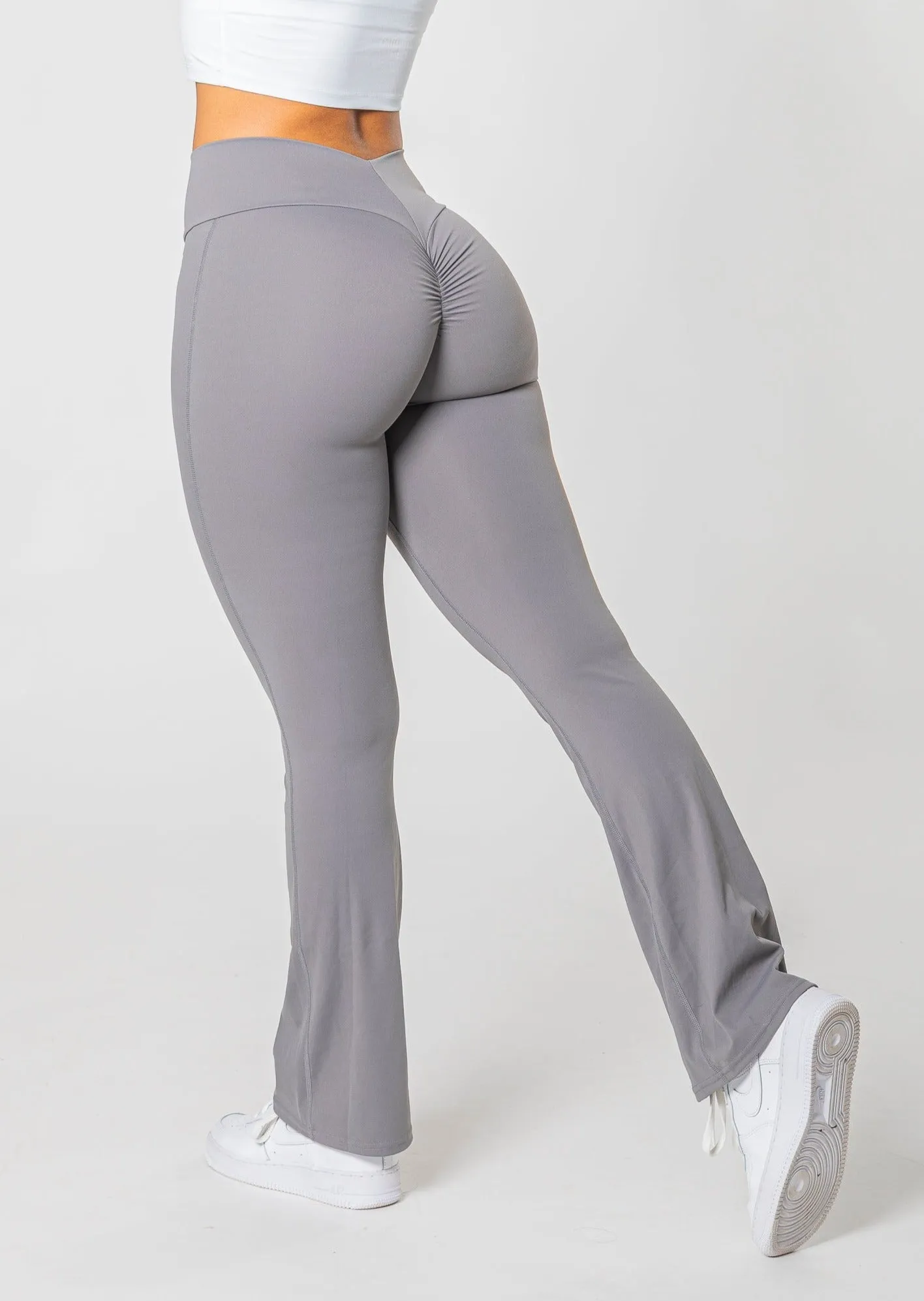 [VORBESTELLUNG] BELLA Flared Scrunch Leggings